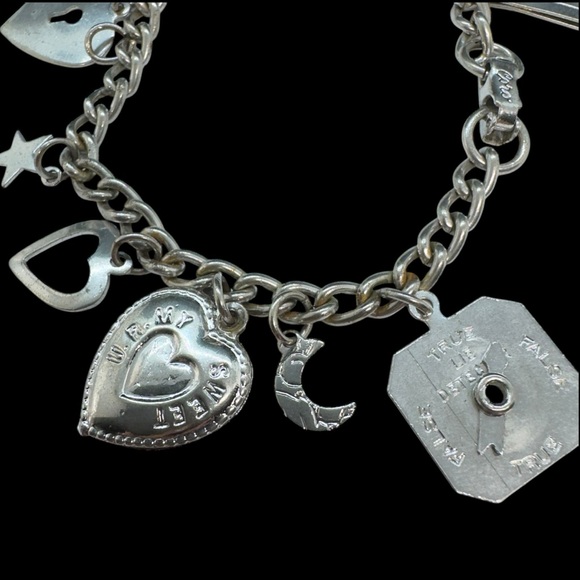 Vintage Coro Art Deco Silver-Tone Heart Stars Moon & Other Charm Bracelet - Picture 7 of 9